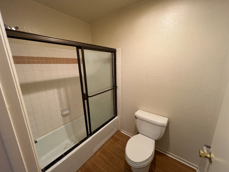 Building Photo - 1517 Rock Glen Ave