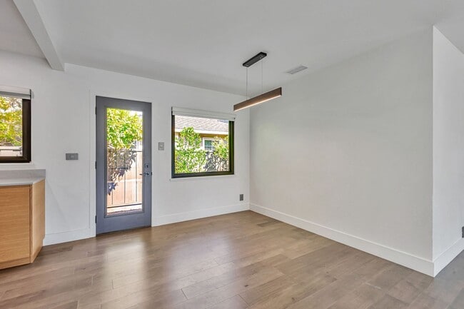 Building Photo - Remodeled Home in near Downtown Mountain View
