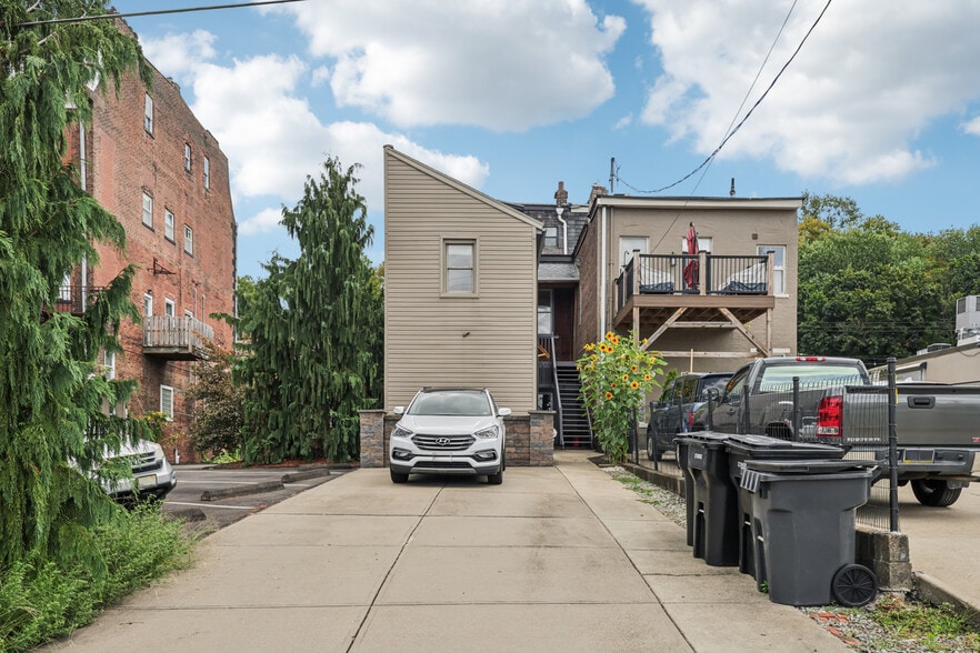Parking - 4723 Butler St