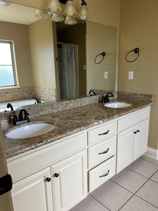 Building Photo - 317 Barbara Dr