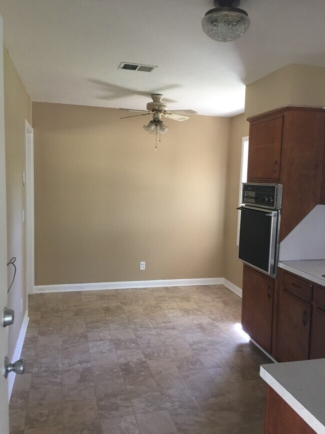 Building Photo - **UPCOMING**East Columbus 3 Bedroom / 1 Bathroom Home for Rent***