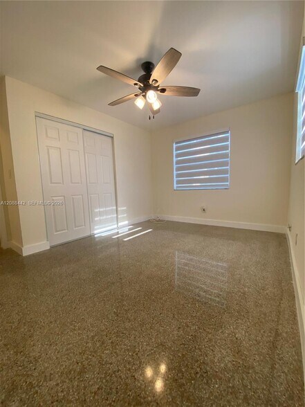 Building Photo - 6140 SW 37th Ct