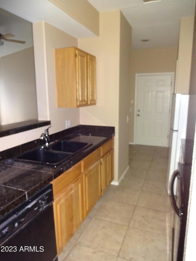 Building Photo - 2929 W Yorkshire Dr