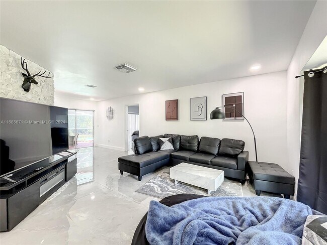 Building Photo - 1751 SW 30th Pl