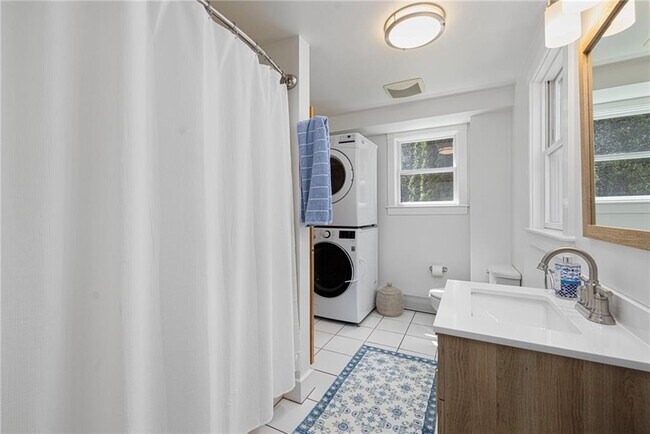 Building Photo - 5 Tews Ct