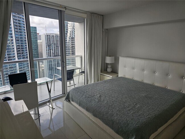 Building Photo - 485 Brickell Ave