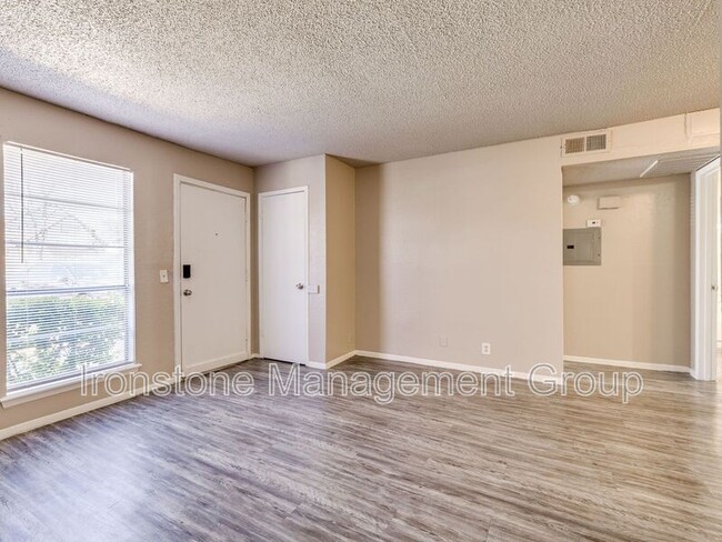 Building Photo - 4657 S Darlington Ave