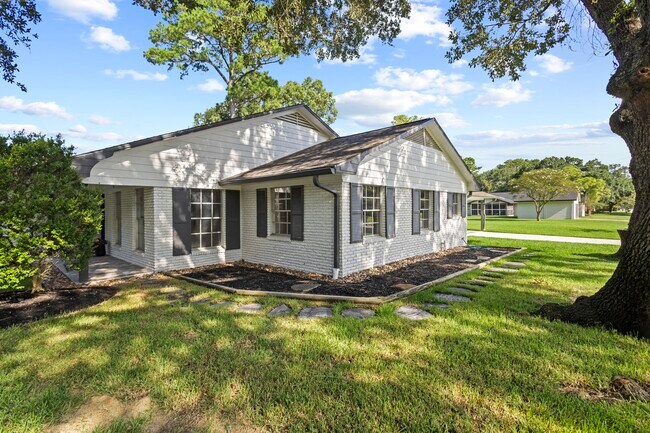 Building Photo - 4610 Regina Ln