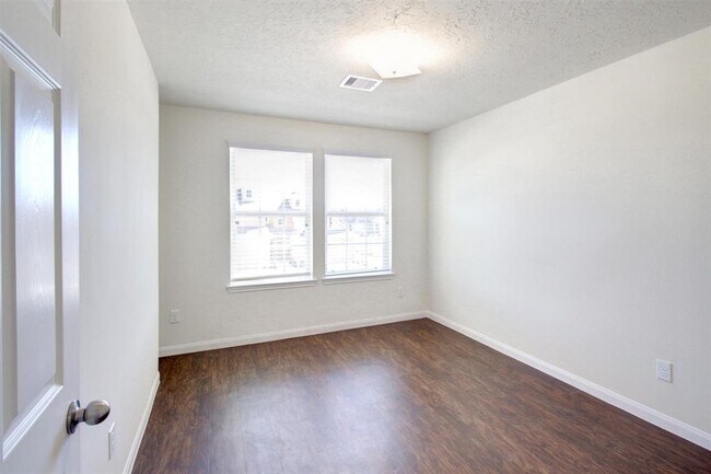 Building Photo - 1134 Lexington Grove Dr