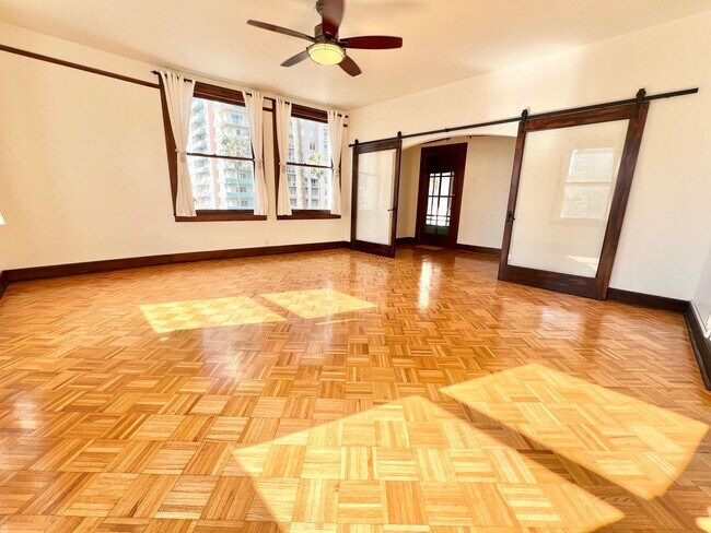 Building Photo - Ocean View Living in the Heart of Long Beach – 1 Bed / 1 Bath Corner Condo