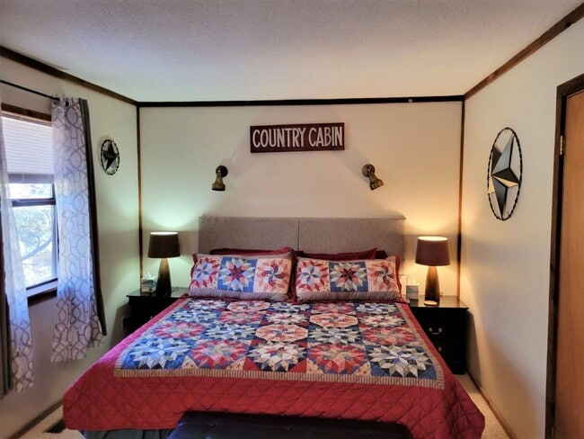 Building Photo - 308-310 Brady Canyon Rd