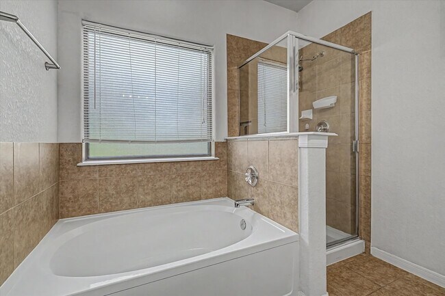 Building Photo - 630 W Newport Bend