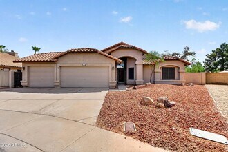 Building Photo - 7427 W Topeka Dr