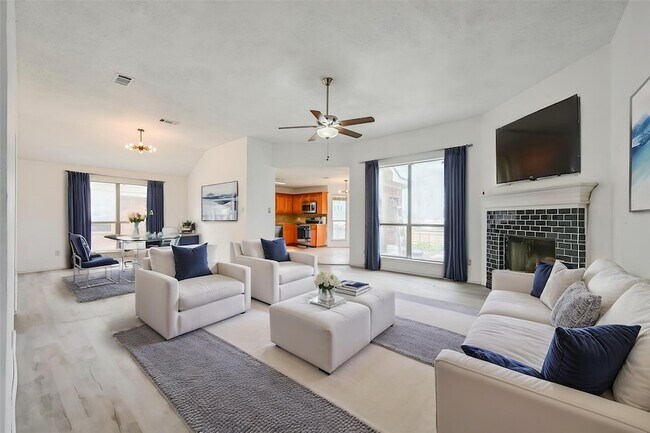 Building Photo - 809 Elbe Dr