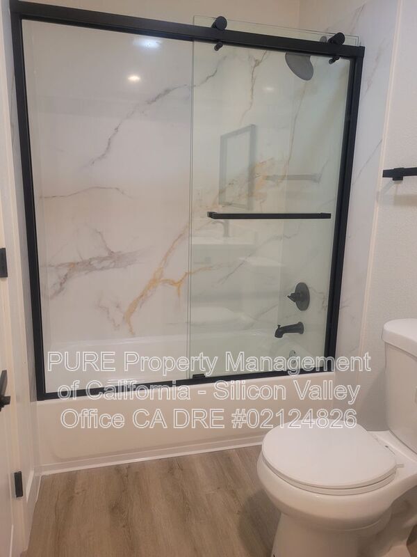 Building Photo - 3420 Pitcairn Way