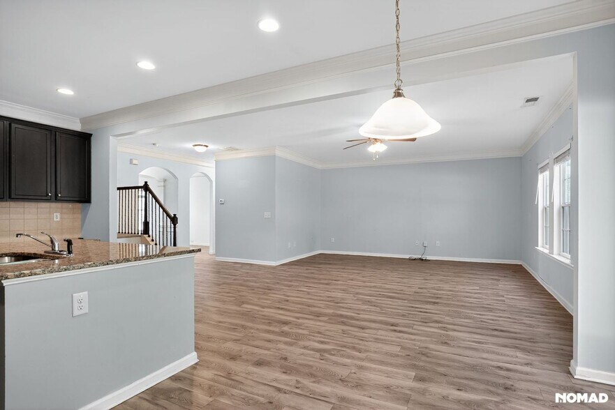 Building Photo - 1041 Sonoma Dr SW