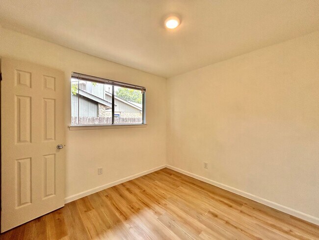 Building Photo - 2307 Singletree Ave