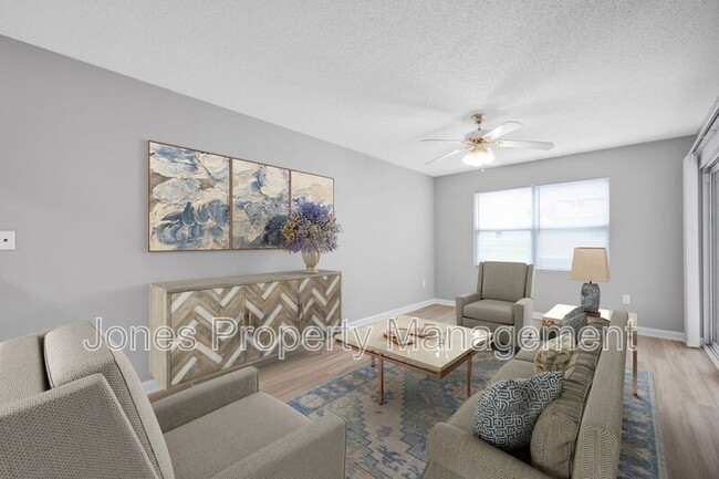 Building Photo - 307 Country Club Dr NE