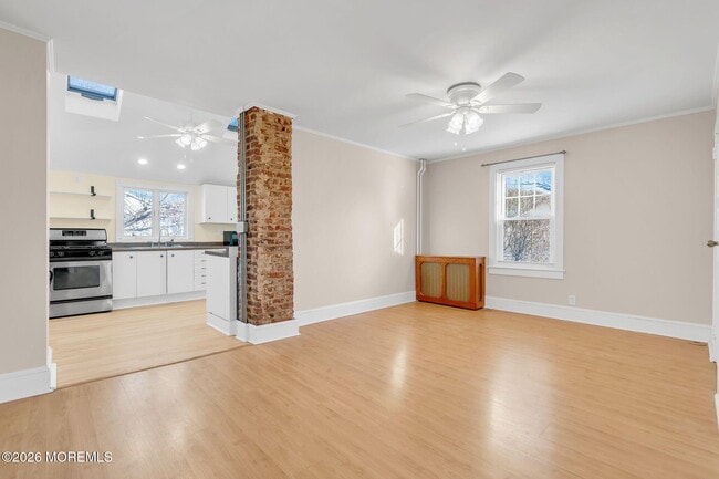 Building Photo - 104 Bank St