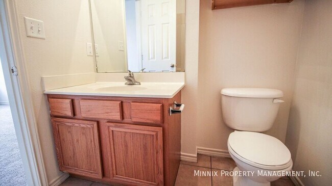 Building Photo - 906 N Belmont Ave