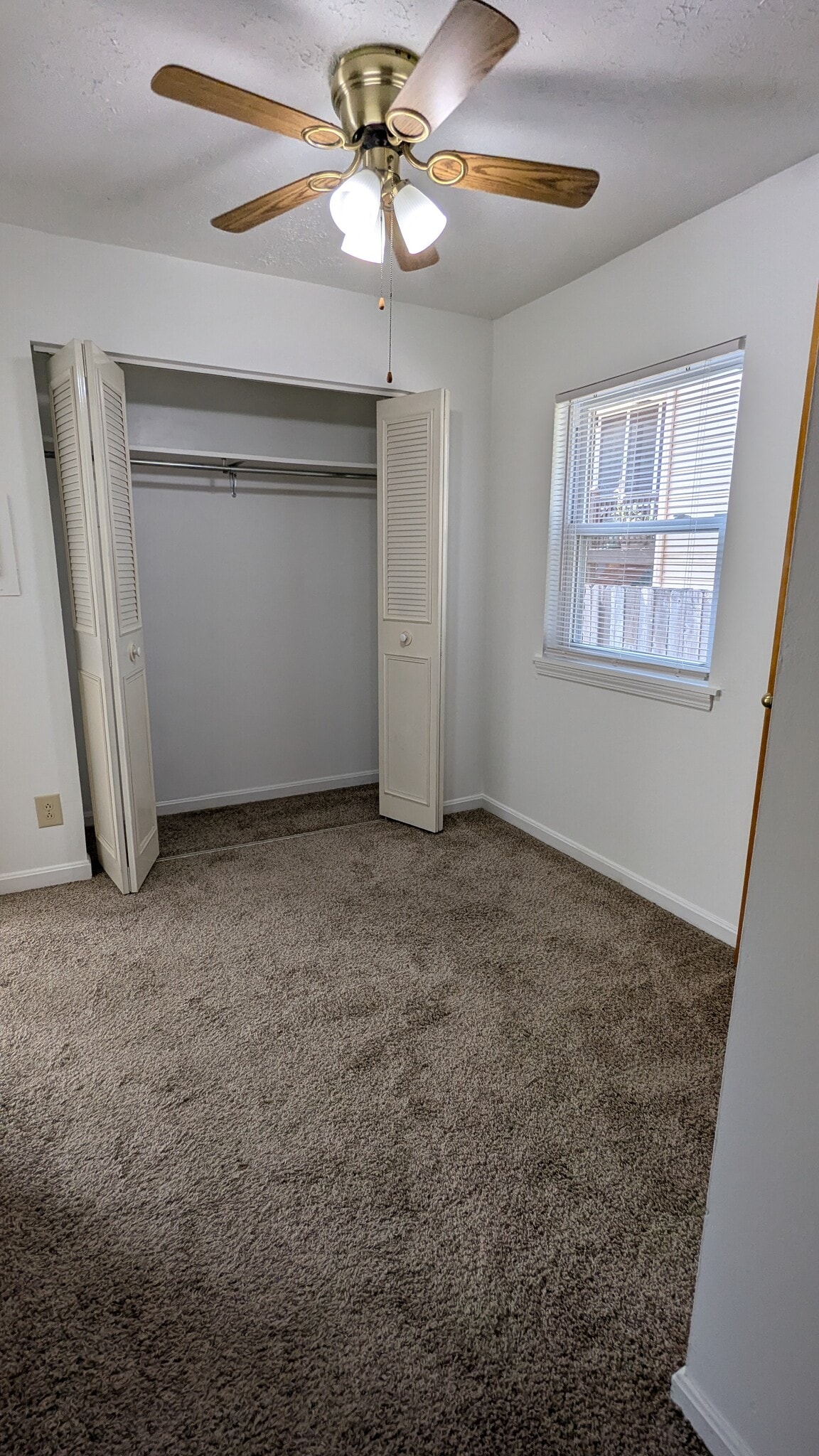 Building Photo - 302 Crescent Ct