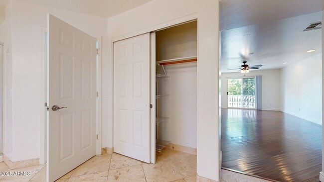 Building Photo - 6434 W Honeysuckle Dr