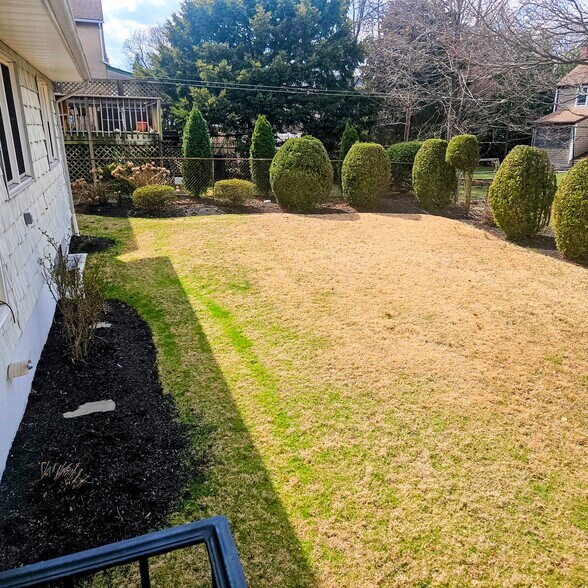 YARD SPACE - 168 Park Ave