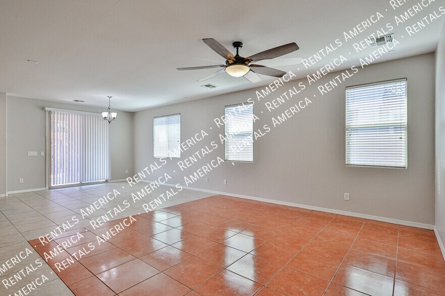Building Photo - 15573 W Laurel Ln