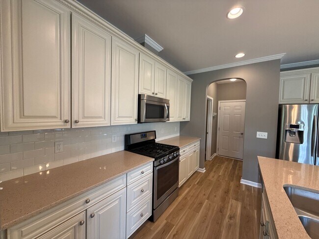 Building Photo - 5818 Glenmore Garden Dr