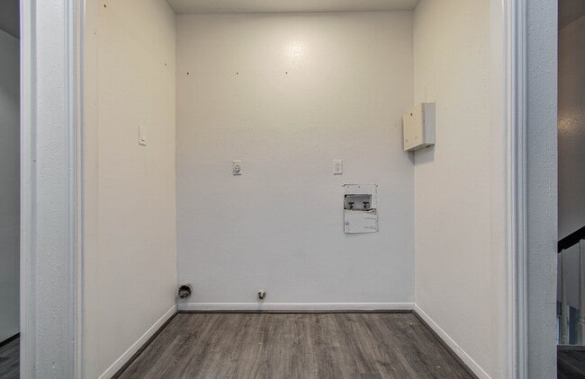 Building Photo - 5006 Village Springs Dr