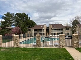 Building Photo - 8225 Fairmount Dr