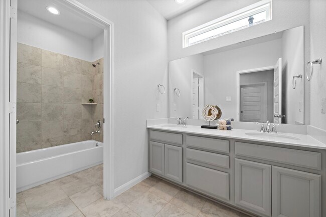 Building Photo - 9913 Brickhouse Dr