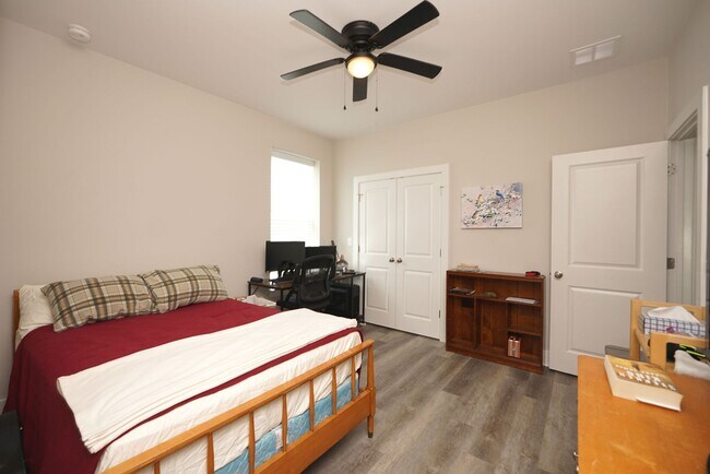 Building Photo - Newer Home in Valparaiso- Close to Eglin AFB