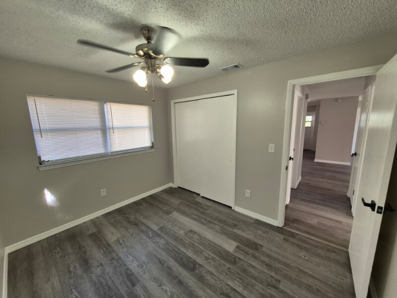 Building Photo - 2131 W Greenway Pl