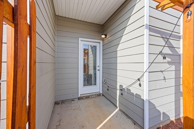 Building Photo - 5438 Thrasher Ln