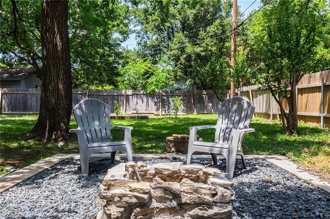 Building Photo - 8101 Logwood Dr