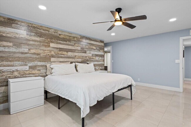 Building Photo - 6001 N Falls Cir Dr