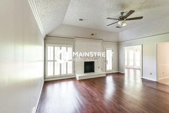 Building Photo - 3 Bedroom Pet-Friendly Home in MEMPHIS, TN with Main Street Renewal