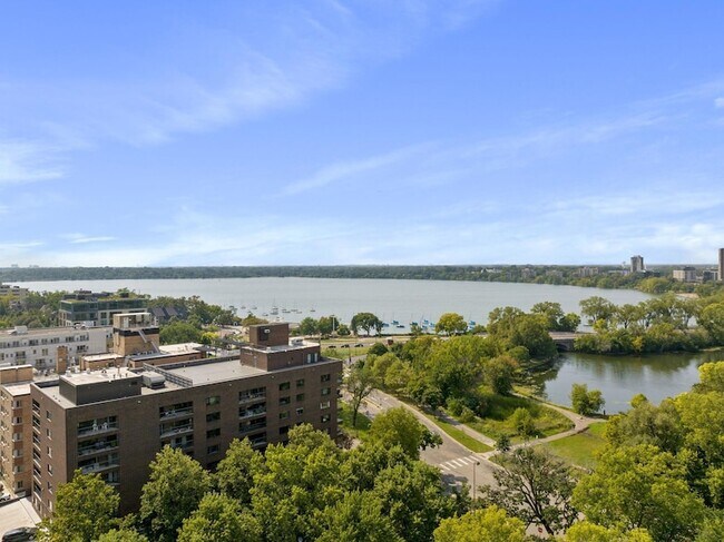 Building Photo - 2885 Knox Ave S