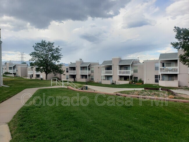 Building Photo - 3440 Parkmoor Village Dr