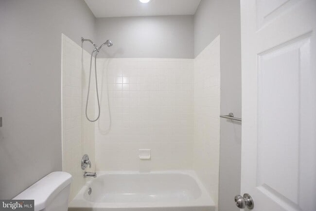 Building Photo - 530 N Montford Ave