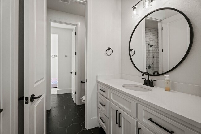 Building Photo - Luxury Home in Kelsey Park