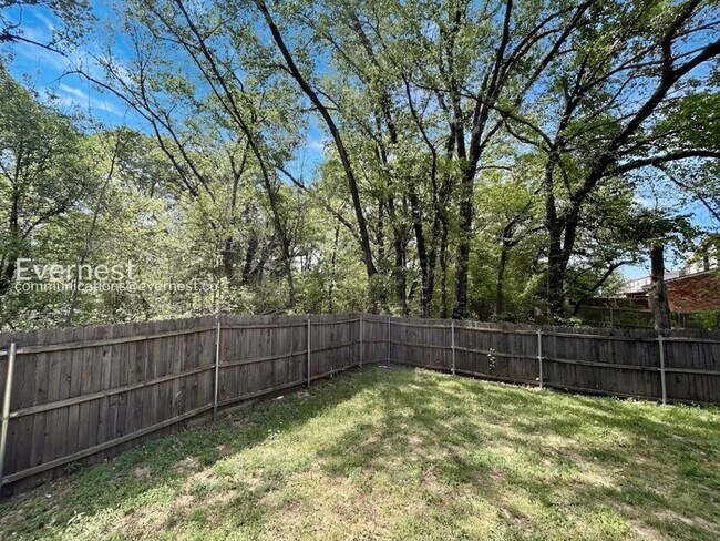 Building Photo - 152 Creek Cove Dr