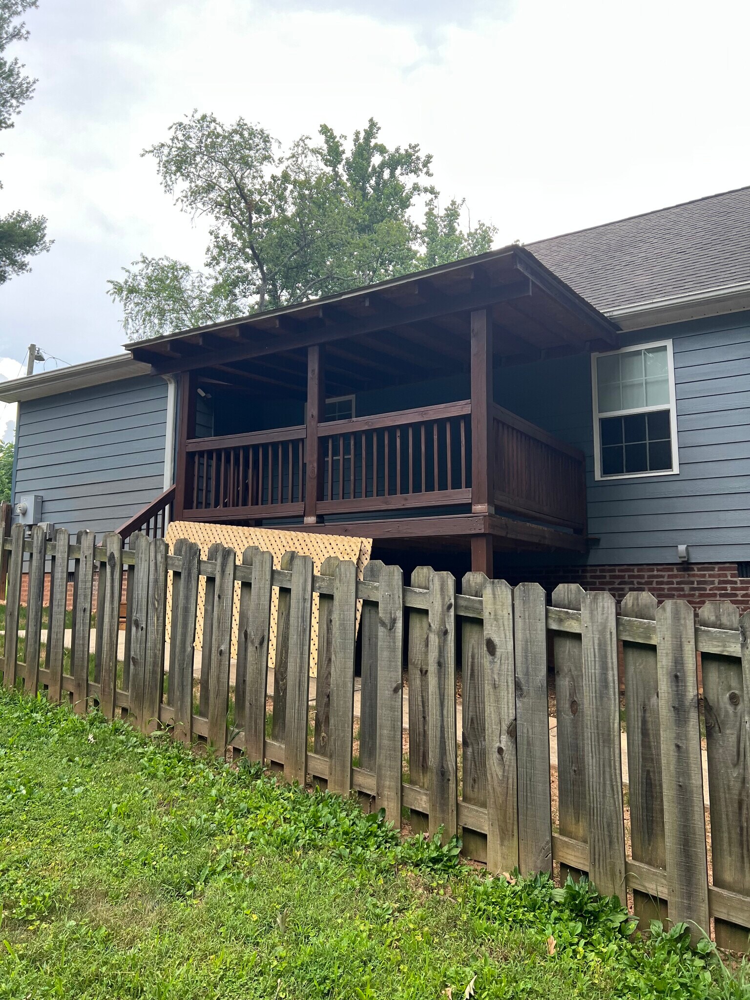 Small fenced yard with covered back porch.. - 20 Enka Pine St