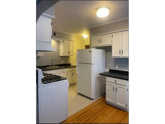 Building Photo - 316 W 64th St