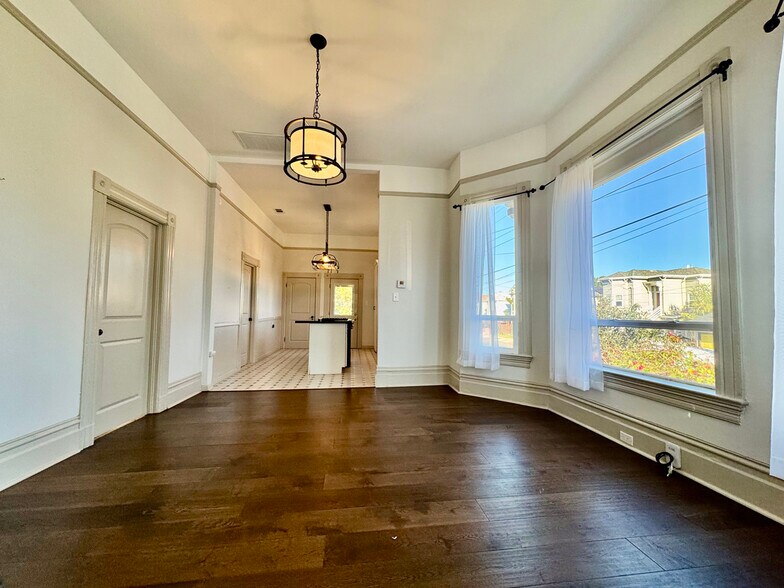 Building Photo - 1054 24th St