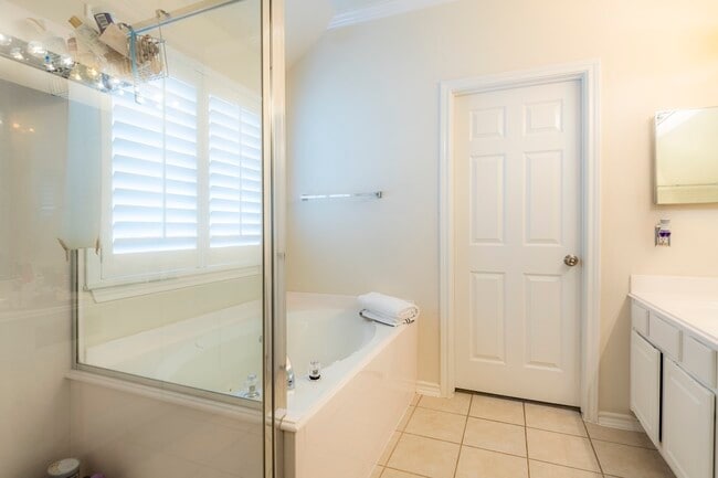 Building Photo - 10 Delphinium Pl