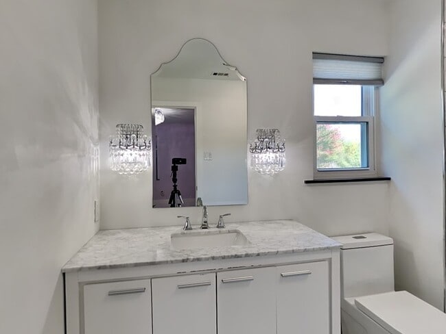 Building Photo - 6915 Forestglade Cir