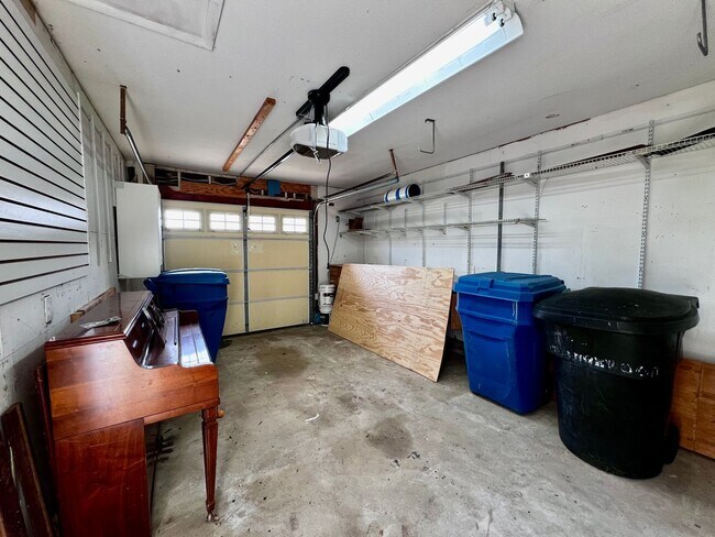 Building Photo - 684 Orangewood Dr