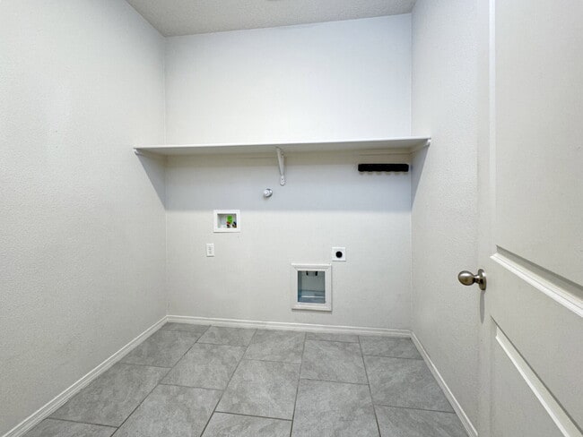 Building Photo - Newer home in Solcito Subdivision in Cente...